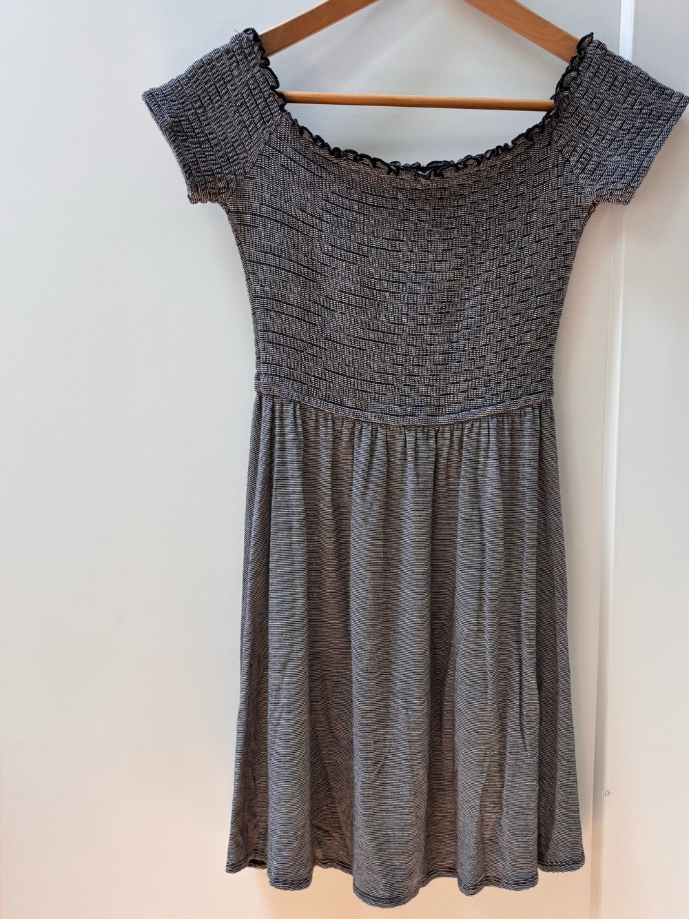 Hollister Gray Smocked Knit Short-Sleeve Dress